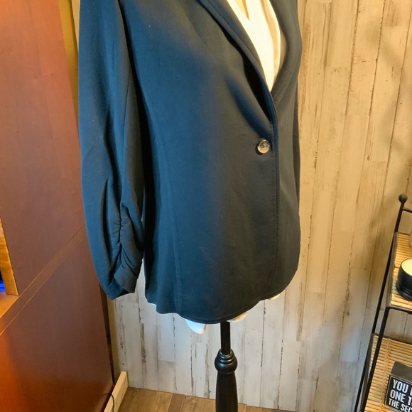 Theory single button blazer with cinched up cuffs. Size M - Picture 2 of 4